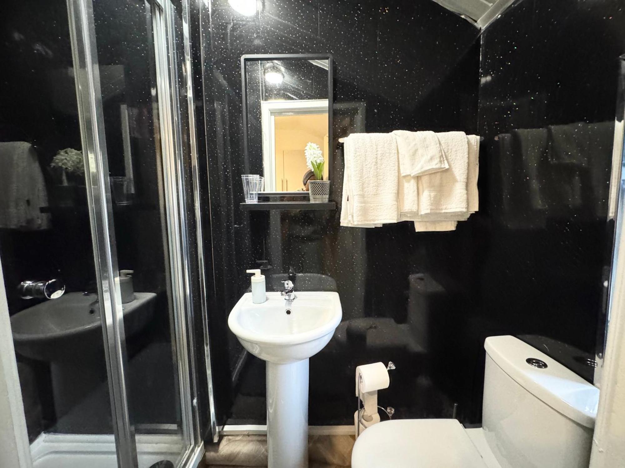 Executive Studio Apartment In The Heart Of Barry, Flat 1 Kültér fotó